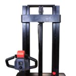 Logistec Electric Straddle Stacker | 1500kg | 3220mm Lift Height